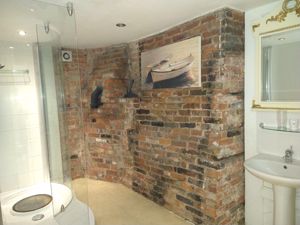 En-suite Bathroom- click for photo gallery